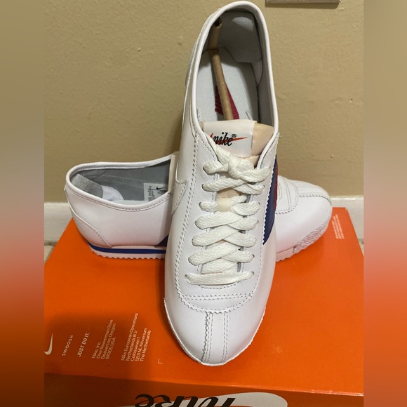 Nike Cortez - Picture 2 of 3